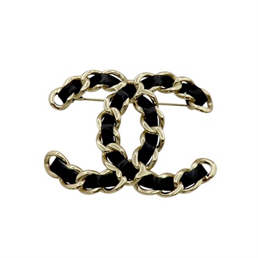 黑色皮革 金色鍊帶 雙C胸針