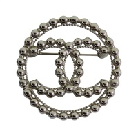 銀色 合金 雙C 圓形 胸針