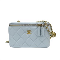 淺藍色羊皮 金球 Pearl Crush Vanity Case 化妝包 肩背包【CHANEL 香奈兒】 AP2303