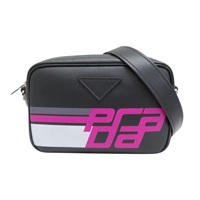 黑色 City牛皮 Racing Logo 相機包 肩背包【PRADA 普拉達】 1BH093
