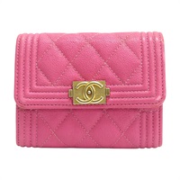 粉色 荔枝紋牛皮 BOY 扣式短夾【CHANEL 香奈兒】