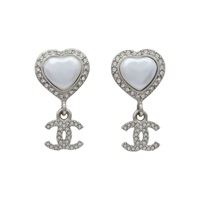銀色金屬 白色珍珠 水鑽 愛心 耳環【CHANEL 香奈兒】 ABB634
