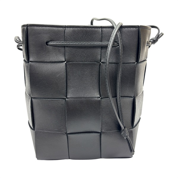 黑色 編織羊皮 Cassette 大格水桶包【BOTTEGA VENETA BV 寶緹嘉】 680218
