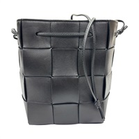 黑色 編織羊皮 Cassette 大格水桶包【BOTTEGA VENETA BV 寶緹嘉】 680218