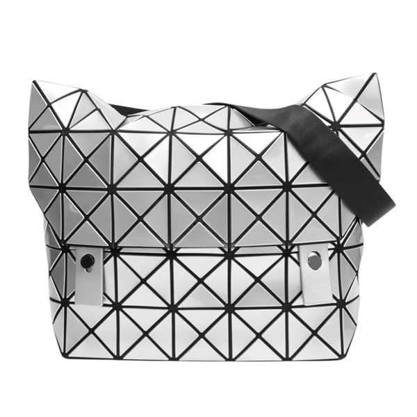 銀色 PVC塗層帆布  郵差包 肩背包【BAO BAO ISSEY MIYAKE 三宅一生】 BB68-AG083