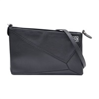 黑色 牛皮 Puzzle Pouch Mini 肩背包 【LOEWE 羅威】 322.89.M87