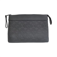 黑色 原花壓紋 牛皮 Pochette Voyage Souple 手拿包 M82545【LOUIS VUITTON LV 路易威登】 M82545