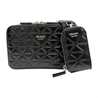 黑色 幾何三角形壓紋 牛皮 Brique 相機包 肩背包【PRADA 普拉達】 2VH070