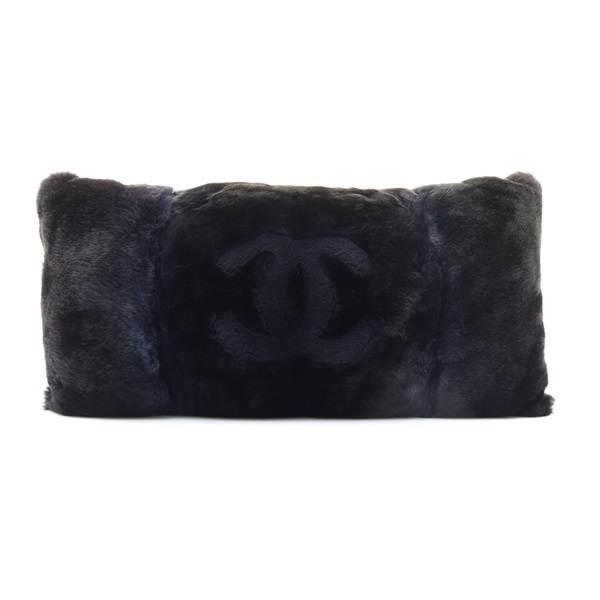 CHANEL 香奈兒 CC Logo抱枕 黑色 兔毛 (背面破洞)