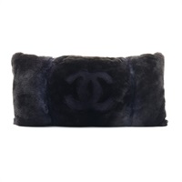 CHANEL 香奈兒 CC Logo抱枕 黑色 兔毛 (背面破洞)