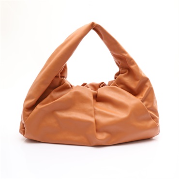 棕色 牛皮 The Shoulder Pouch 肩背包【BOTTEGA VENETA BV 寶緹嘉】