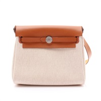 米色帆布 棕色牛皮 Herbag Zip 20 Mini 肩背包 G刻 銀釦【HERMES 愛馬仕】 H085414CC