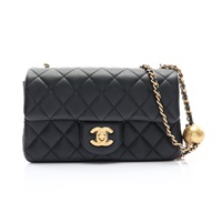 Pearl Crush Flap 金球 肩背包 黑色 菱格紋羊皮【CHANEL 香奈兒】 AS1787