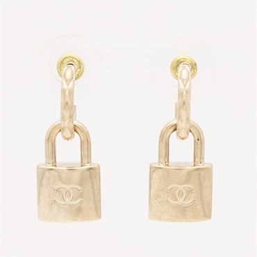 CHANEL 香奈兒 雙C LOCK 針式耳環 淺金色 金屬 AB5936