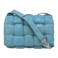 藍色 羊皮編織 枕頭包 Padded Cassette 單肩包 591970