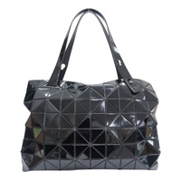 黑色 PVC塗層帆布 肩背包 BB18-AG421【BAO BAO ISSEY MIYAKE 三宅一生】 BB18-AG421