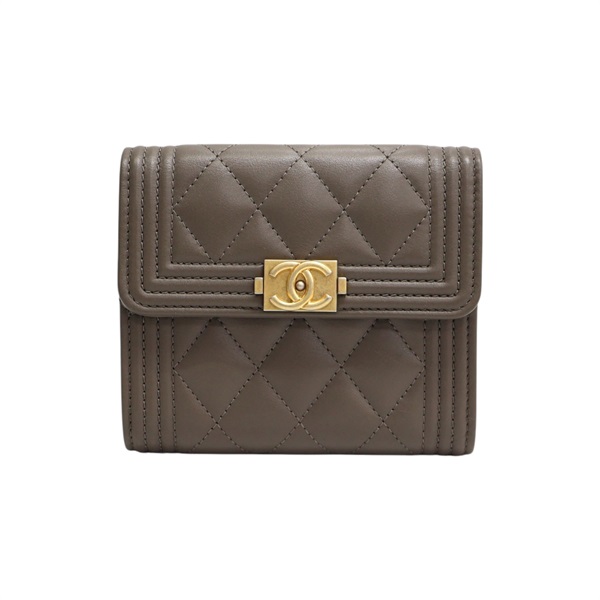 棕色 菱格紋 羊皮 Boy 扣式 三折 短夾【CHANEL 香奈兒】