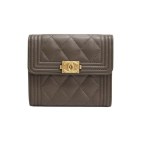 棕色 菱格紋 羊皮 Boy 扣式 三折 短夾【CHANEL 香奈兒】