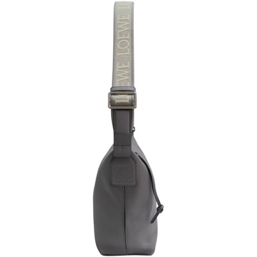 瀝青灰色牛皮 CUBI CROSSBODY 肩背包【LOEWE 羅威】