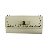 米白色 牛皮 鉚釘 長夾 【SALVATORE FERRAGAMO 菲拉格慕】