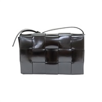 黑色 編織漆皮 Cassette 肩背包【BOTTEGA VENETA BV 寶緹嘉】 739351