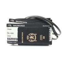 黑色 牛皮 掛式 護照包【BALENCIAGA 巴黎世家】 7877332AA3R1000