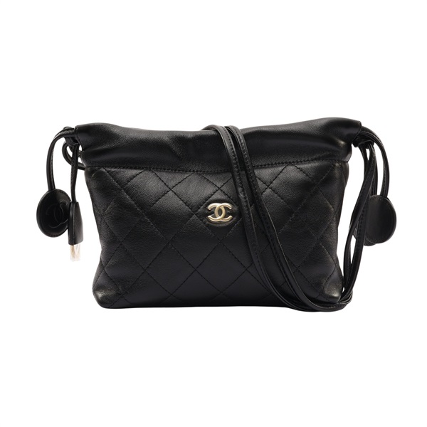 CHANEL 香奈兒 Drawstring Clutch 肩背包 黑色 菱格紋羊皮 金釦 AP5228