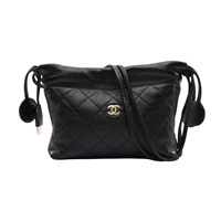 CHANEL 香奈兒 Drawstring Clutch 肩背包 黑色 菱格紋羊皮 金釦 AP5228