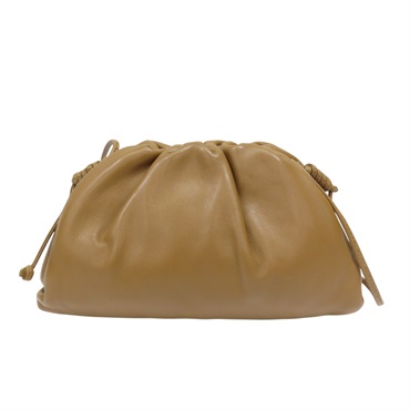 棕色羊皮 Mini Pouch 雲朵包 肩背包【BOTTEGA VENETA BV 寶緹嘉】