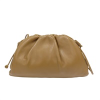 棕色羊皮 Mini Pouch 雲朵包 肩背包【BOTTEGA VENETA BV 寶緹嘉】