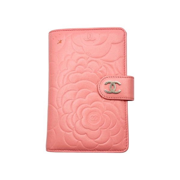 粉色 印花牛皮 山茶花 銀扣 扣式中夾 (無卡)【CHANEL 香奈兒】 A50087