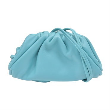藍色羊皮 Mini Pouch 雲朵小包 肩背包【BOTTEGA VENETA BV 寶緹嘉】