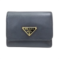 黑色 牛皮 三角 三折 短夾【PRADA 普拉達】 1MH043