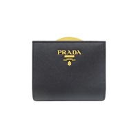 黑色 牛皮 扣式短夾【PRADA 普拉達】