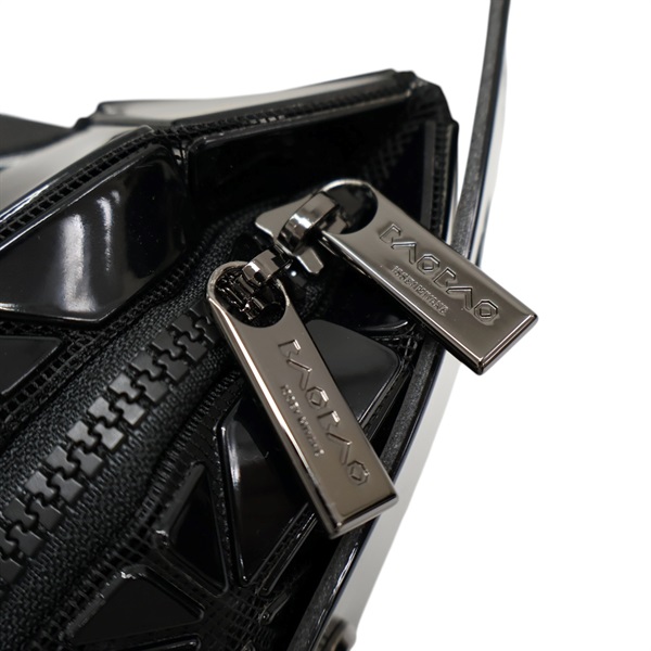 黑色 PVC polyester 肩背包 BB61AG421【BAO BAO ISSEY MIYAKE 三宅一生】 BB61AG421