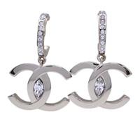 金屬 logo 水鑽 Large COCO 針式耳環【CHANEL 香奈兒】 ABB720