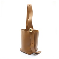 棕色牛皮 Medium Pebble bucket in smooth 肩背包【LOEWE 羅威】 AANBBBWX01