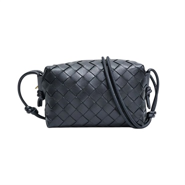 黑色 編織羊皮 Mini Loop Camera 肩背包【BOTTEGA VENETA BV 寶緹嘉】 723547