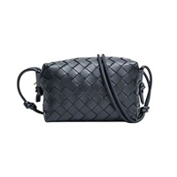 黑色 編織羊皮 Mini Loop Camera 肩背包【BOTTEGA VENETA BV 寶緹嘉】 723547