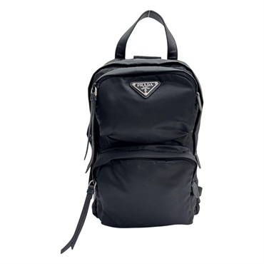 黑色 尼龍 RE-Nylon 斜背包 【PRADA 普拉達】 1BZ026