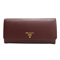 酒紅色 Saffiano 防刮牛皮 釦式長夾【PRADA 普拉達】 1MH132