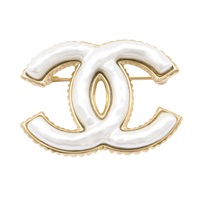 雙C胸針 白色LOGO 金屬【CHANEL 香奈兒】